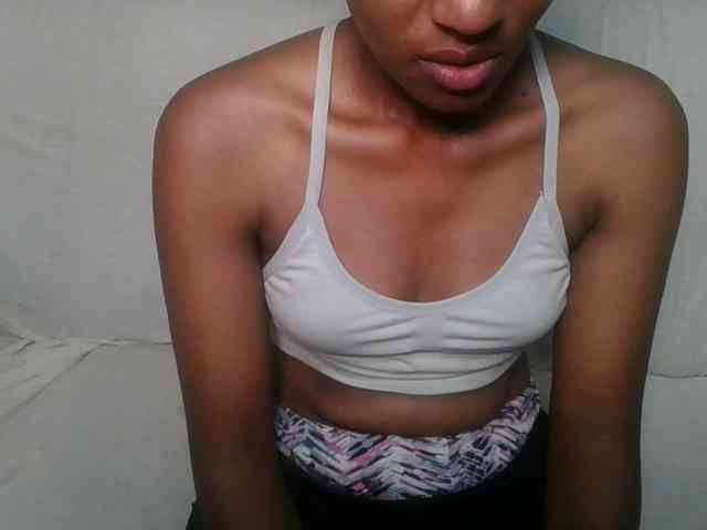 Brunnette-blonde webcam