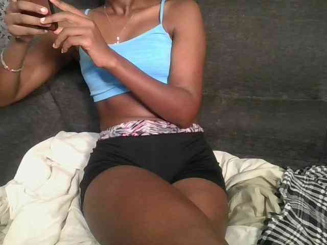 Brunnette-blonde webcam