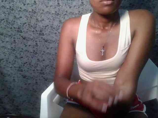 Brunnette-blonde webcam