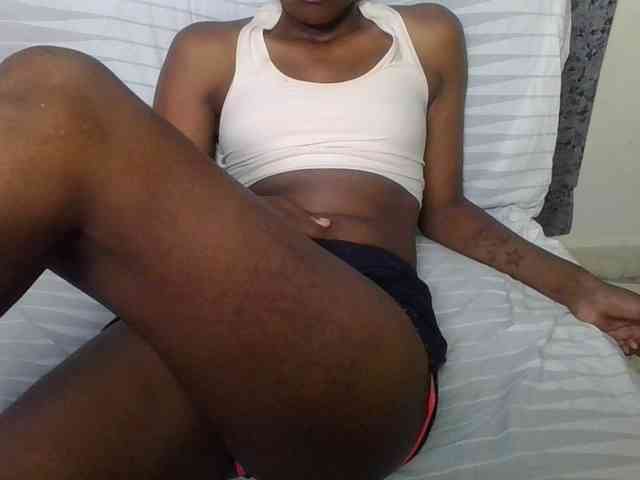 Brunnette-blonde webcam