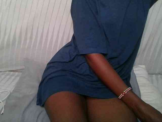 Brunnette-blonde webcam