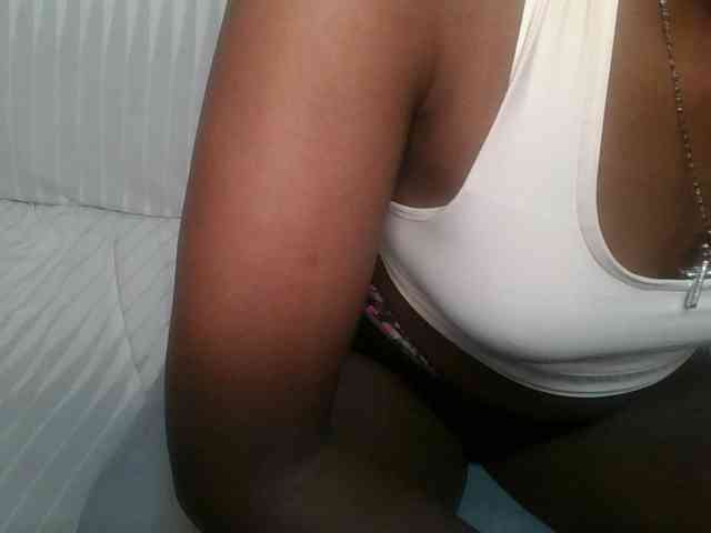 Brunnette-blonde webcam