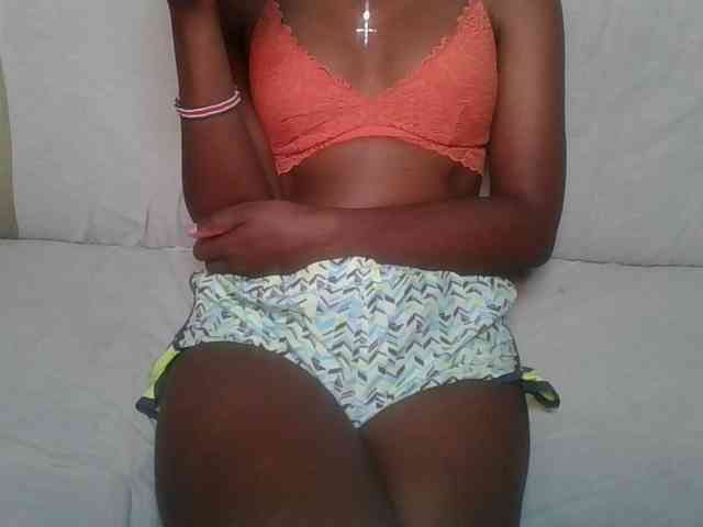 Brunnette-blonde webcam