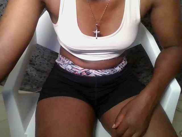 Brunnette-blonde webcam