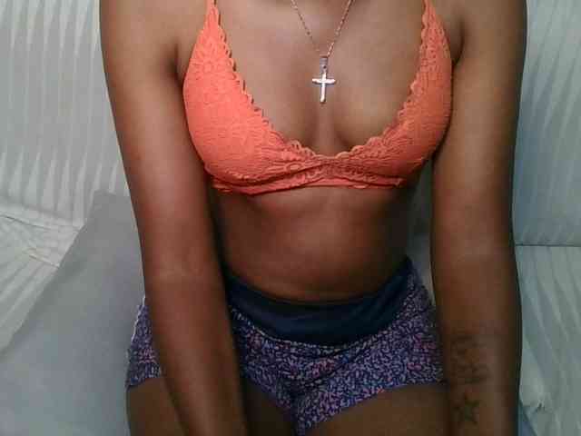 Brunnette-blonde webcam