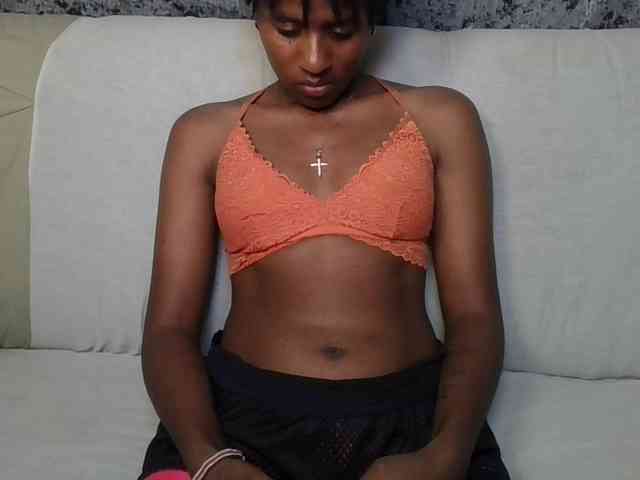 Brunnette-blonde webcam