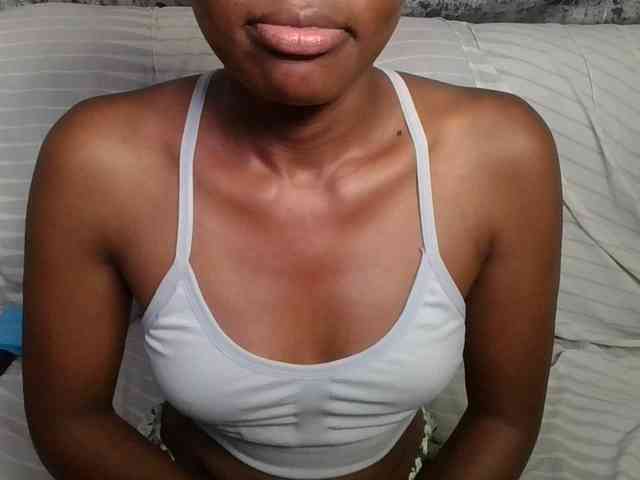 Brunnette-blonde webcam