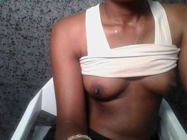 Brunnette-blonde webcam