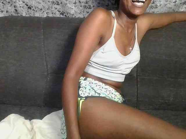 Brunnette-blonde webcam