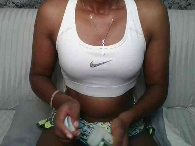 Brunnette-blonde webcam