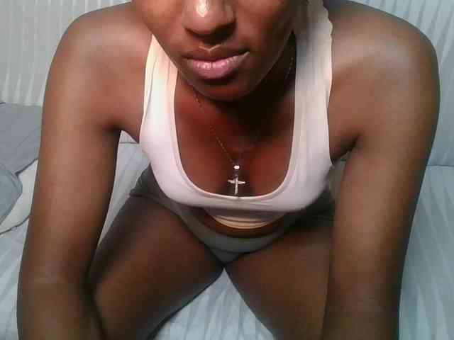 Brunnette-blonde webcam