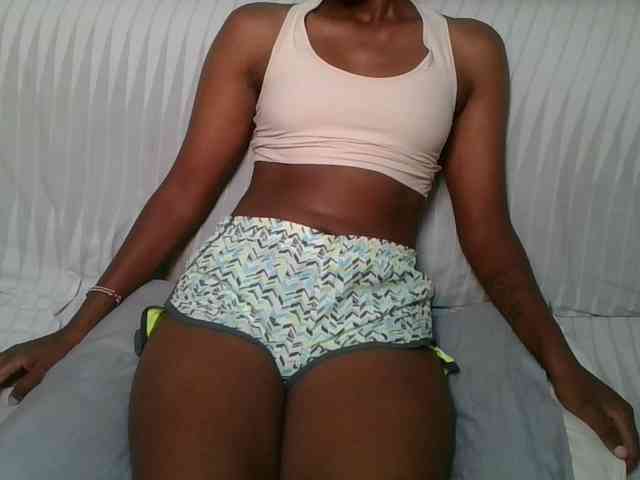 Brunnette-blonde webcam