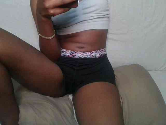 Brunnette-blonde webcam