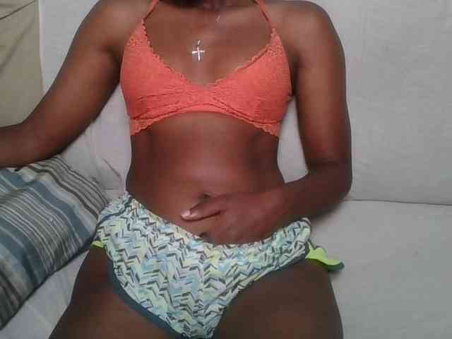 Brunnette-blonde webcam