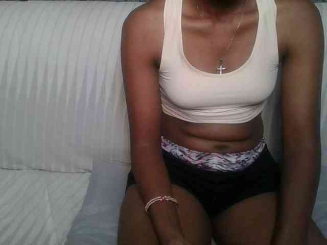 Brunnette-blonde webcam