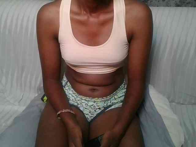 Brunnette-blonde webcam