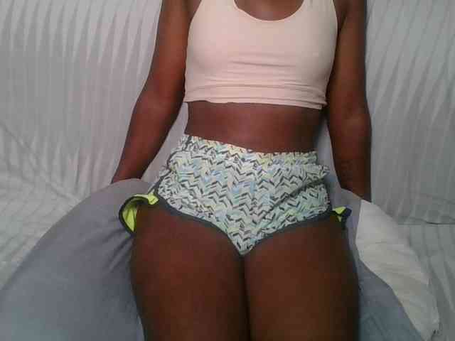 Brunnette-blonde webcam