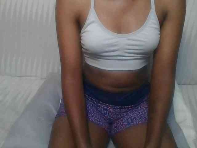 Brunnette-blonde webcam