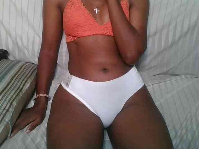 Brunnette-blonde webcam