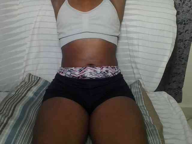 Brunnette-blonde webcam