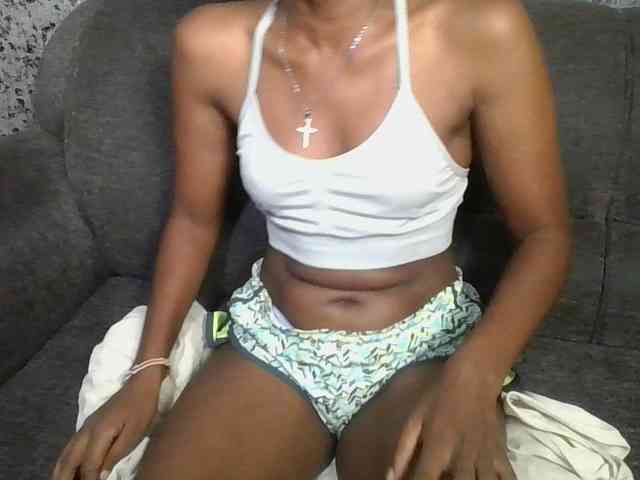 Brunnette-blonde webcam