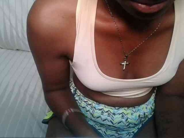 Brunnette-blonde webcam