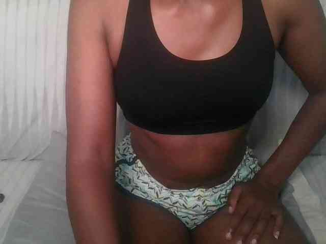 Brunnette-blonde webcam