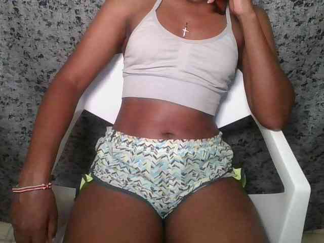 Brunnette-blonde Brunnette-blonde