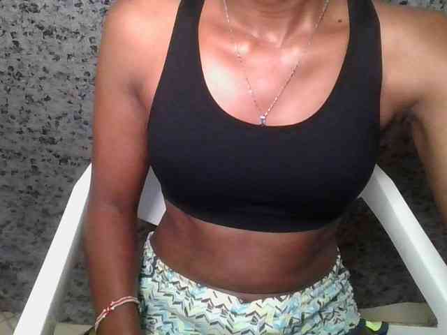 Brunnette-blonde webcam