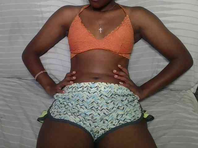 Brunnette-blonde webcam