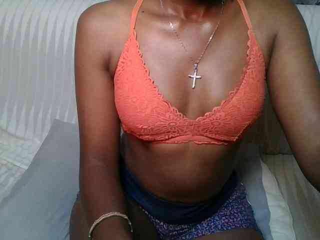 Brunnette-blonde webcam