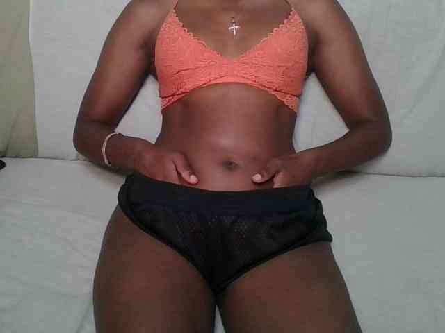 Brunnette-blonde webcam