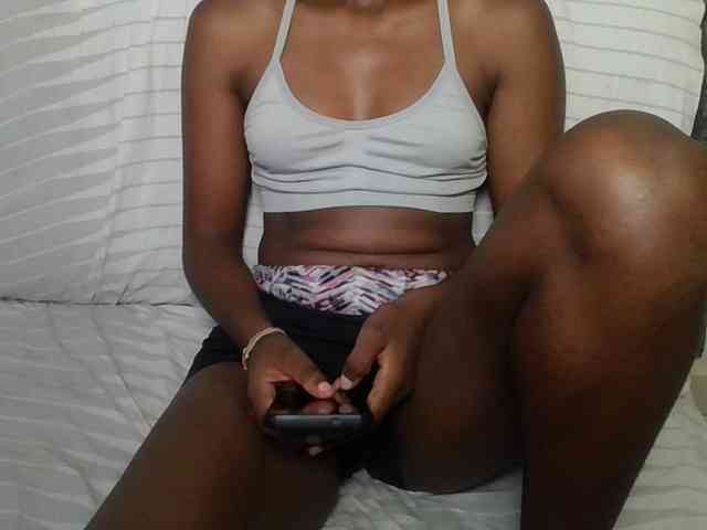 Brunnette-blonde webcam