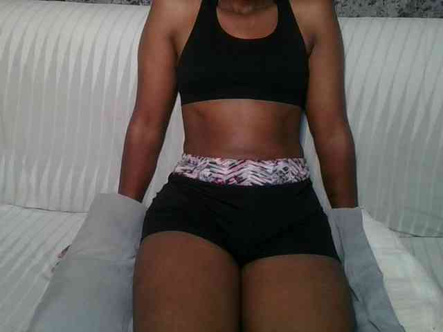 Brunnette-blonde webcam