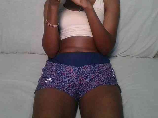 Brunnette-blonde webcam