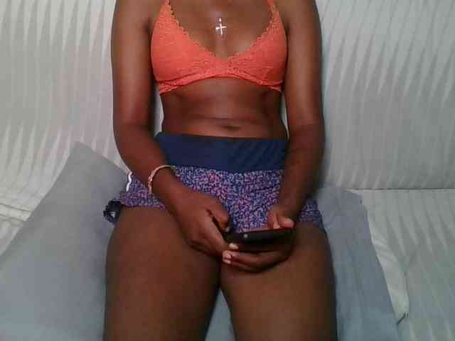 Brunnette-blonde webcam