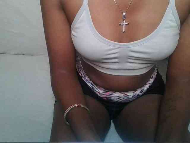 Brunnette-blonde webcam