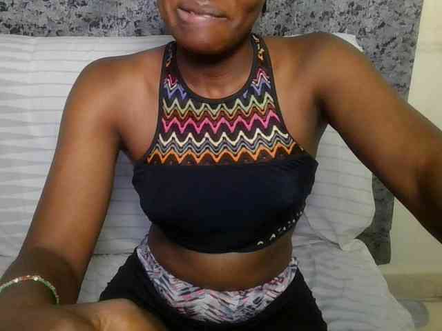 Brunnette-blonde webcam