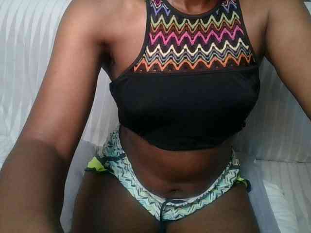 Brunnette-blonde webcam