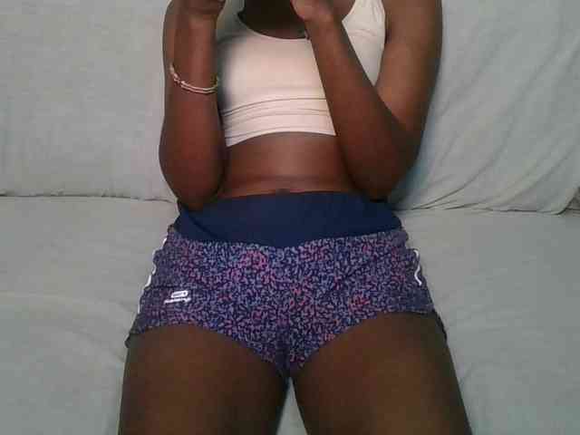 Brunnette-blonde webcam