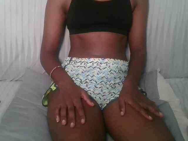 Brunnette-blonde webcam