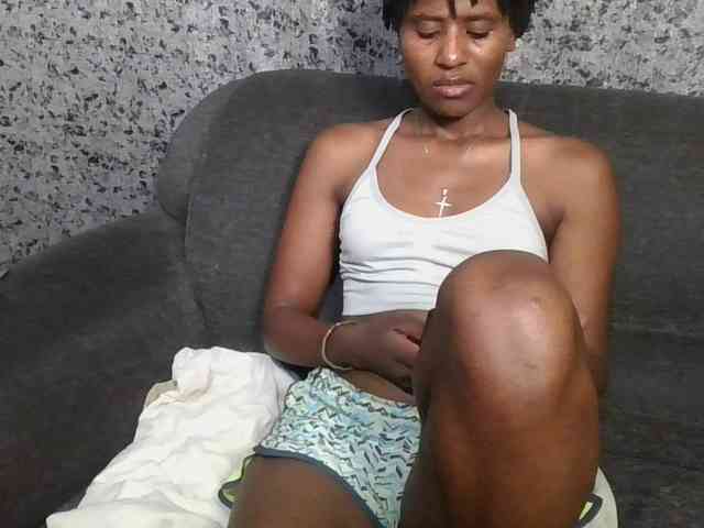 Brunnette-blonde webcam