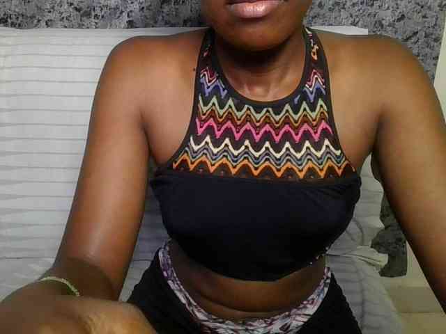 Brunnette-blonde webcam