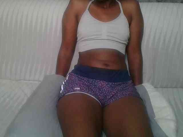 Brunnette-blonde webcam