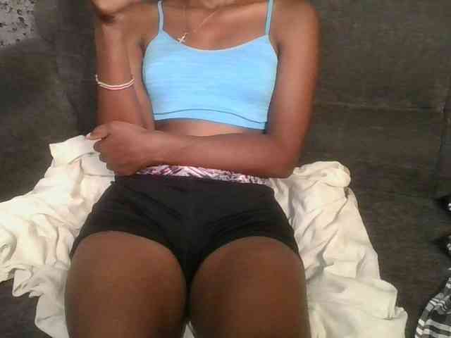 Brunnette-blonde webcam