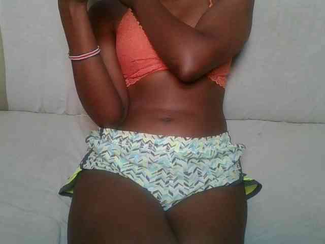 Brunnette-blonde webcam