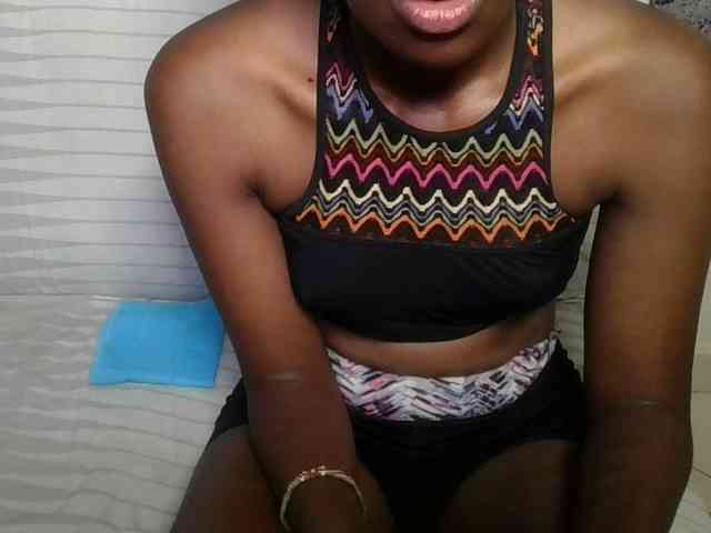 Brunnette-blonde webcam