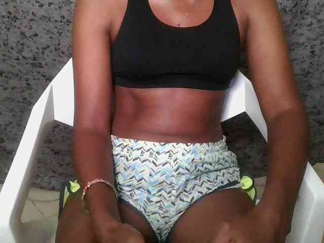 Brunnette-blonde webcam