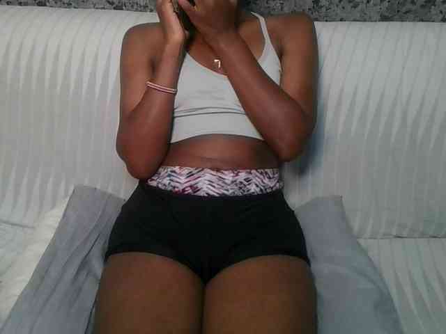 Brunnette-blonde webcam