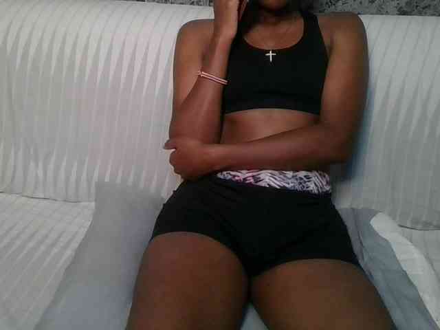 Brunnette-blonde webcam